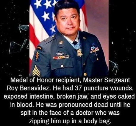 어떤 미군이 살아서 메달 오브 아너를 받은 비법.jpg