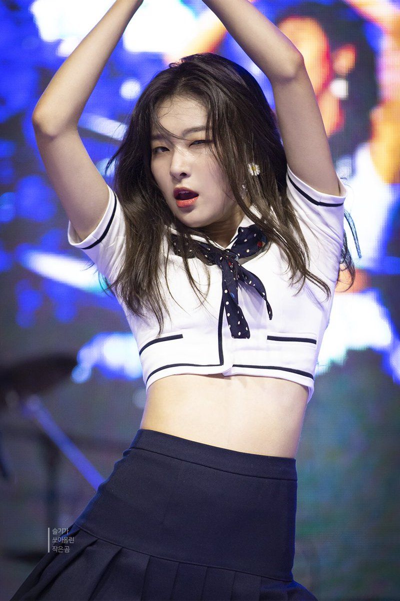 Crop Marine Look Seulgi