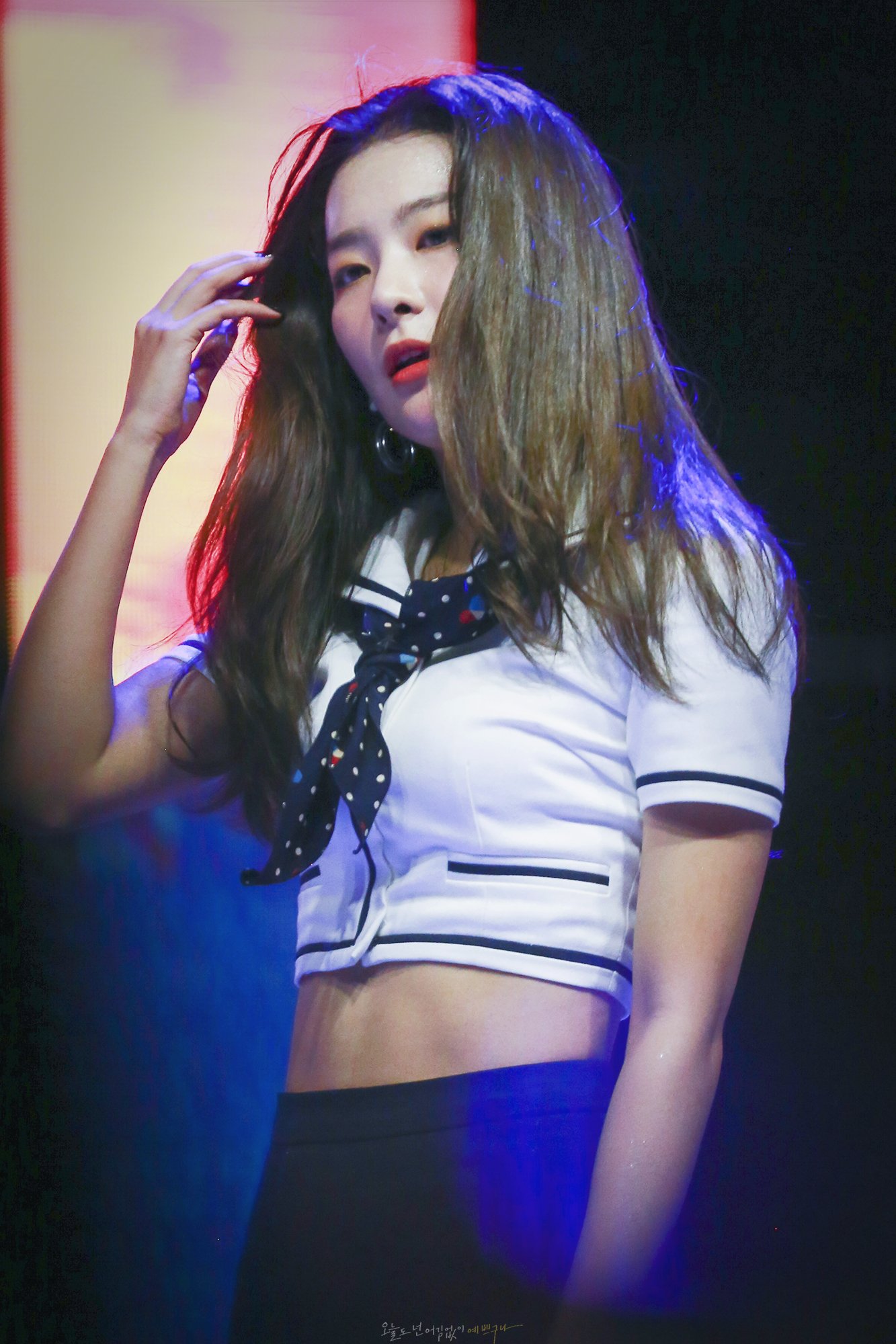 Crop Marine Look Seulgi