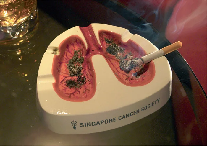 싱가포르 암협회에서 사용하는 재떨이