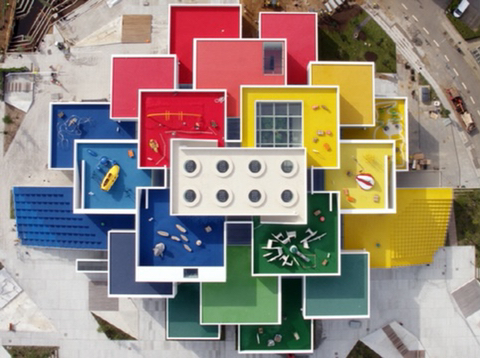 레고 본사 건물 모양