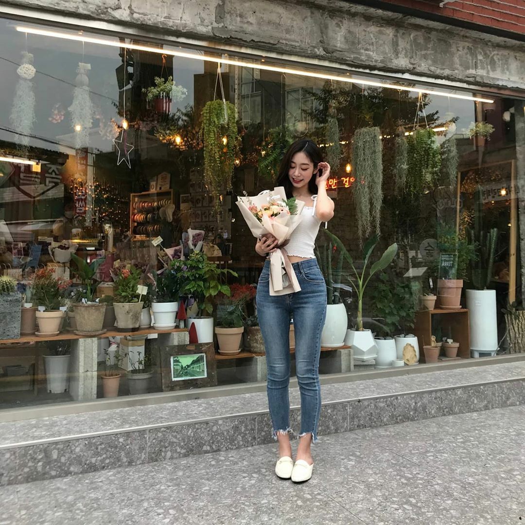 Jisoo jeans