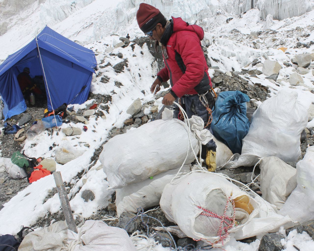 네팔 사람들이 등산객들 싫어하는 이유