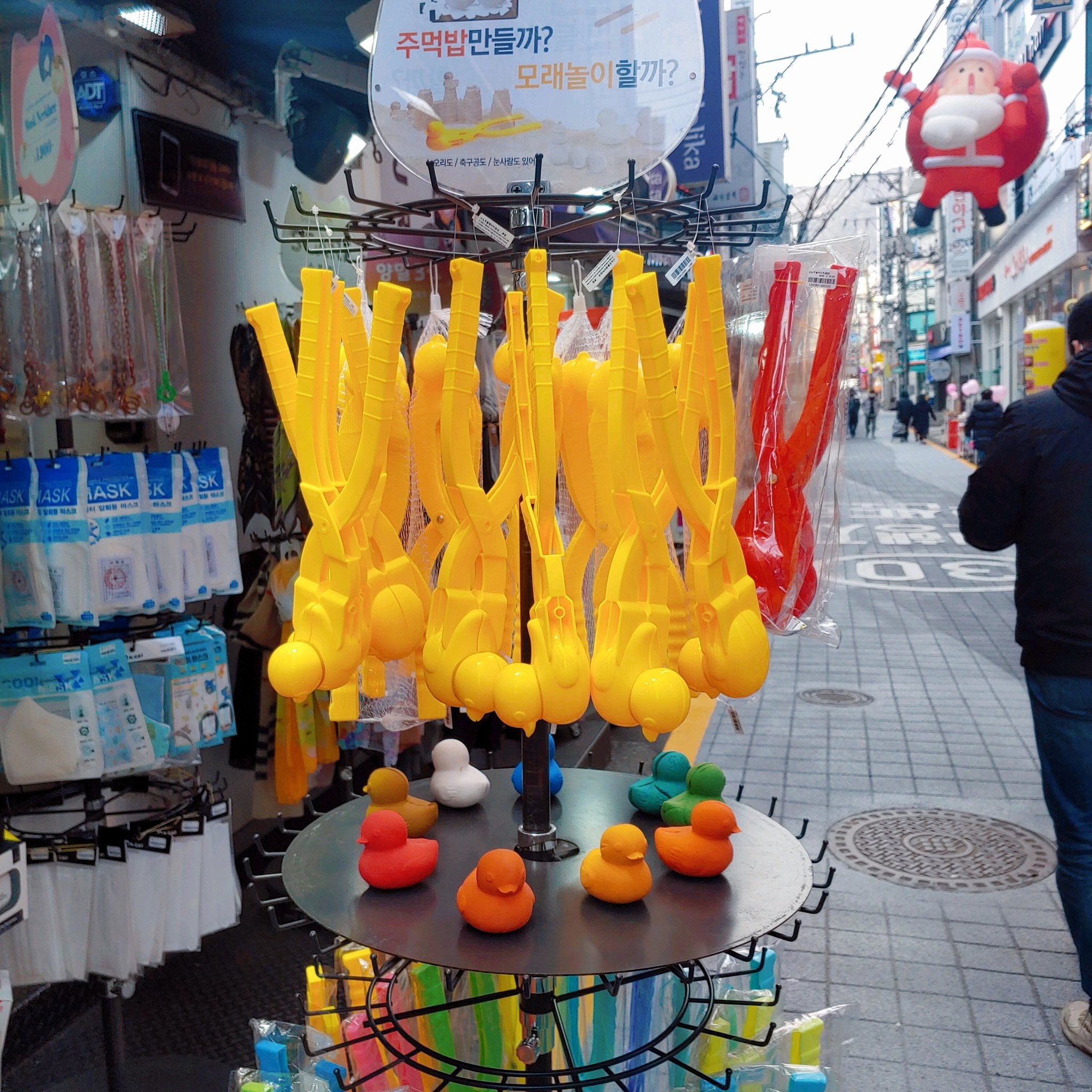 In Busan, we have a lot of goods in stock.jpg