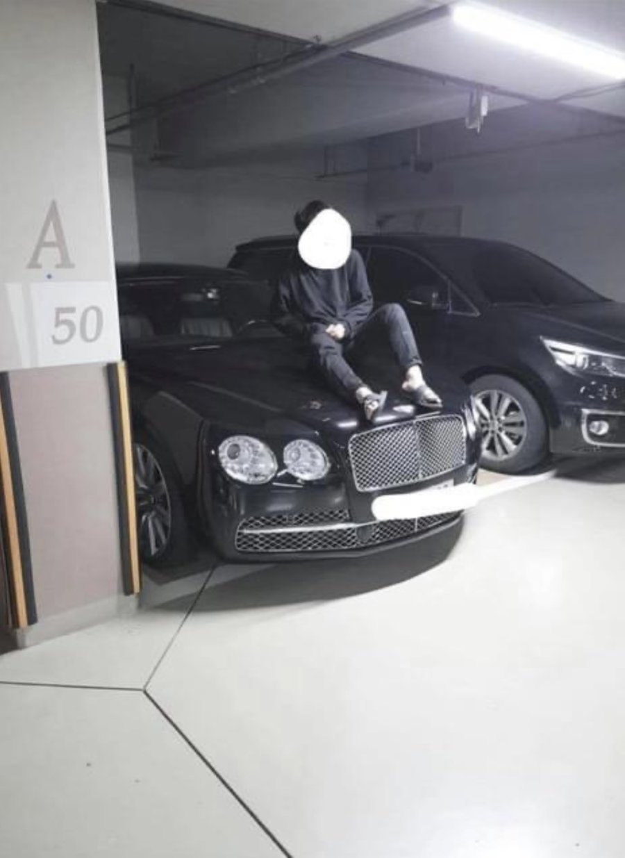 A real-time 20-year-old Bentley guy from Pangyo.jpg