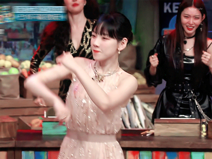 Taengoo dressed up as Taeyeon and threw up.