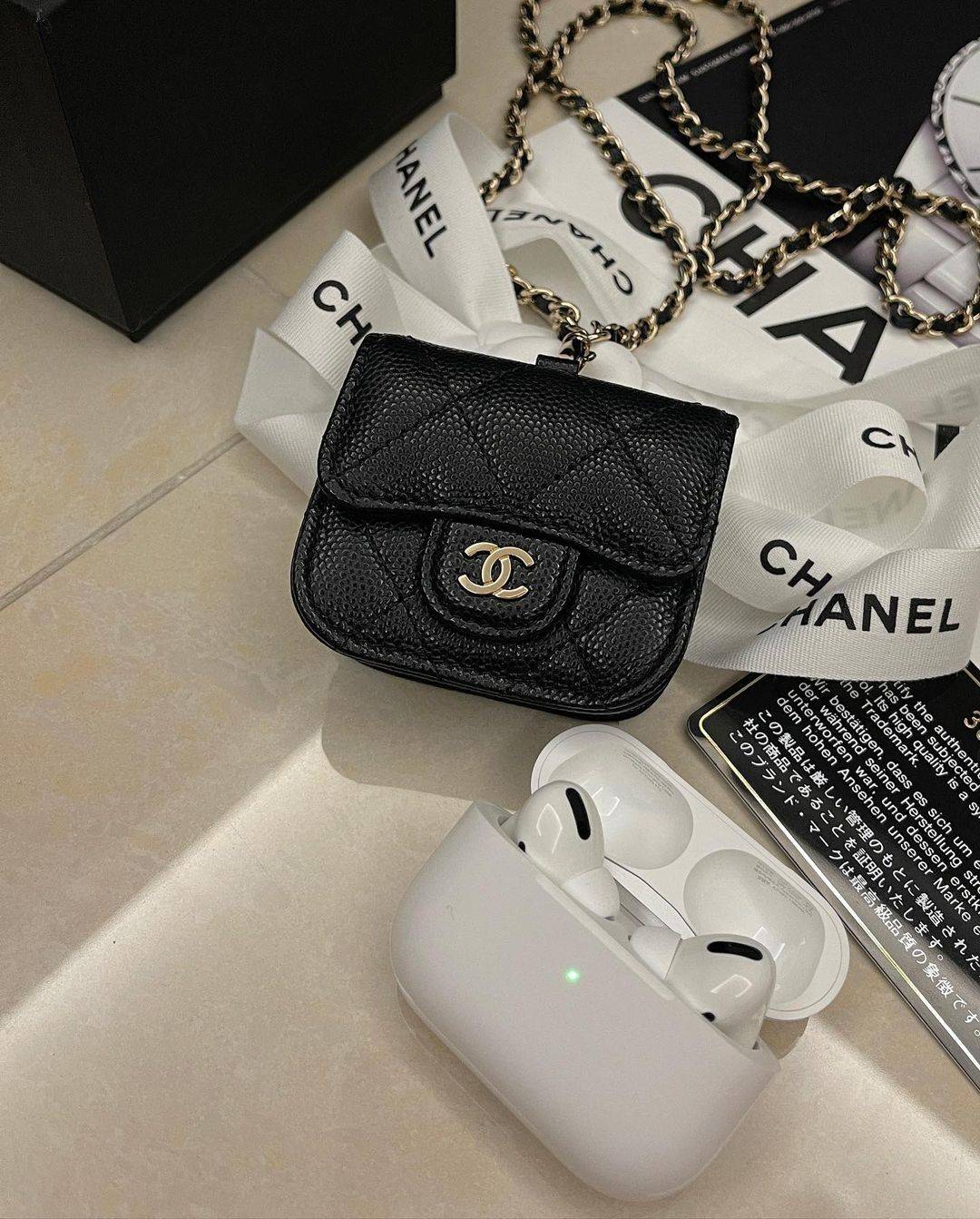 hH) Chanel AirPods Casejpg