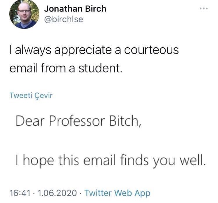학생에게 이메일을 받은 교수