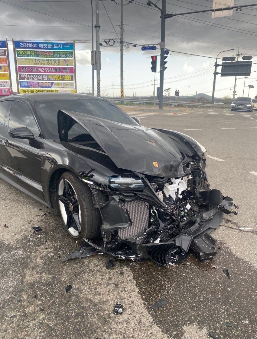 Porsche Tycan Accident
