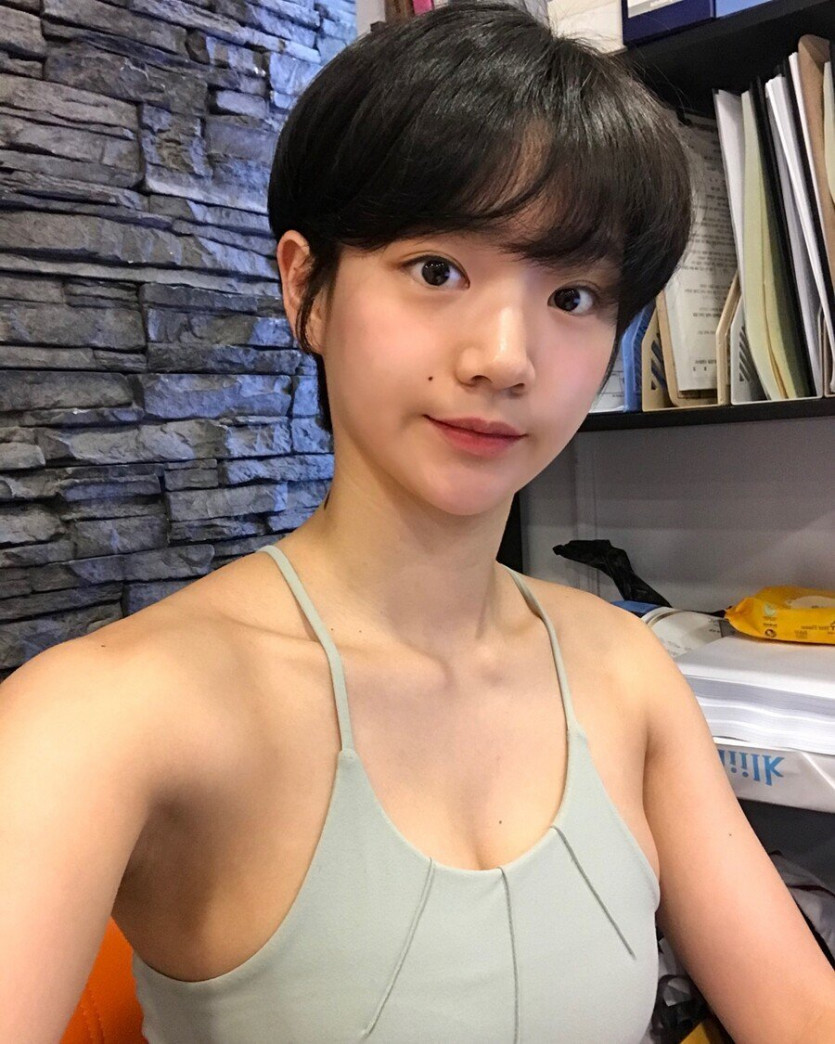 a short-cut sister who works out