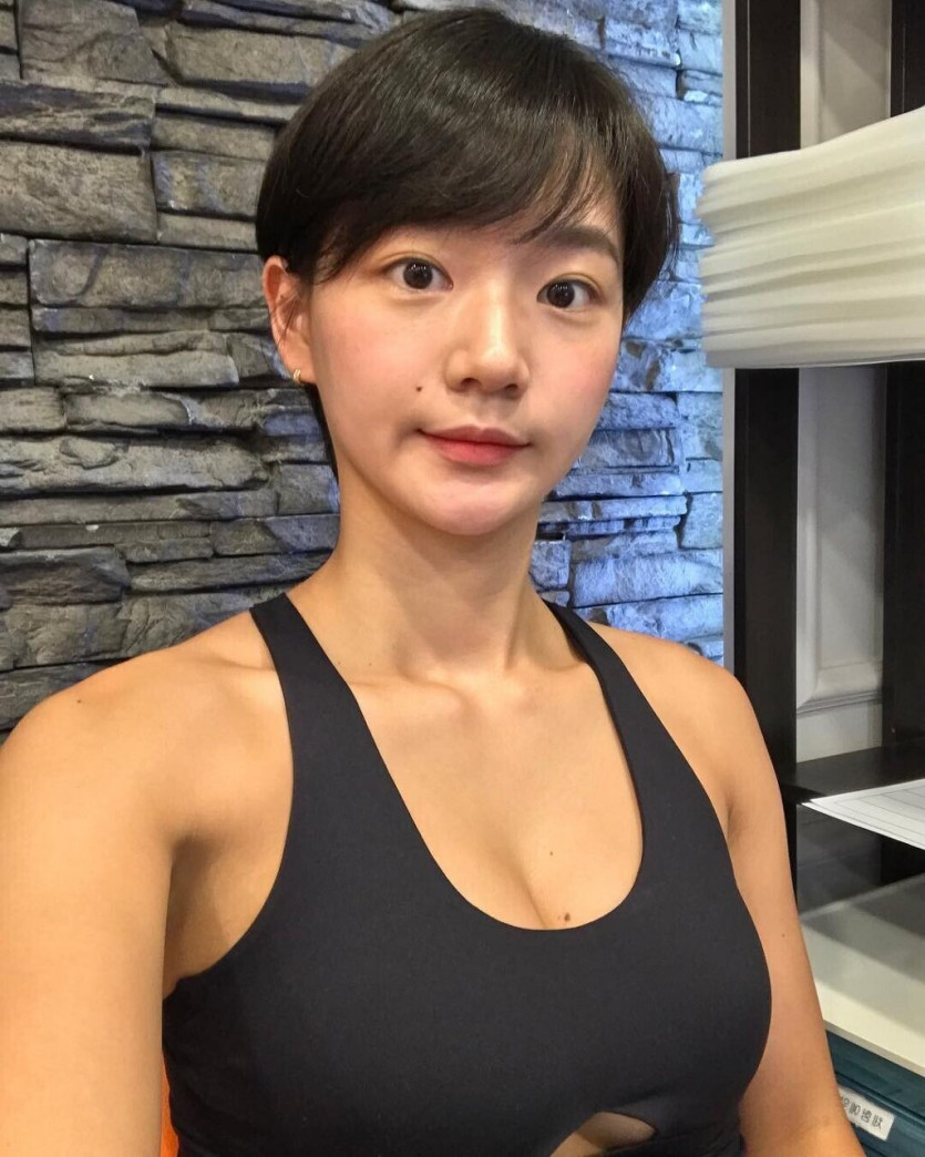 a short-cut sister who works out