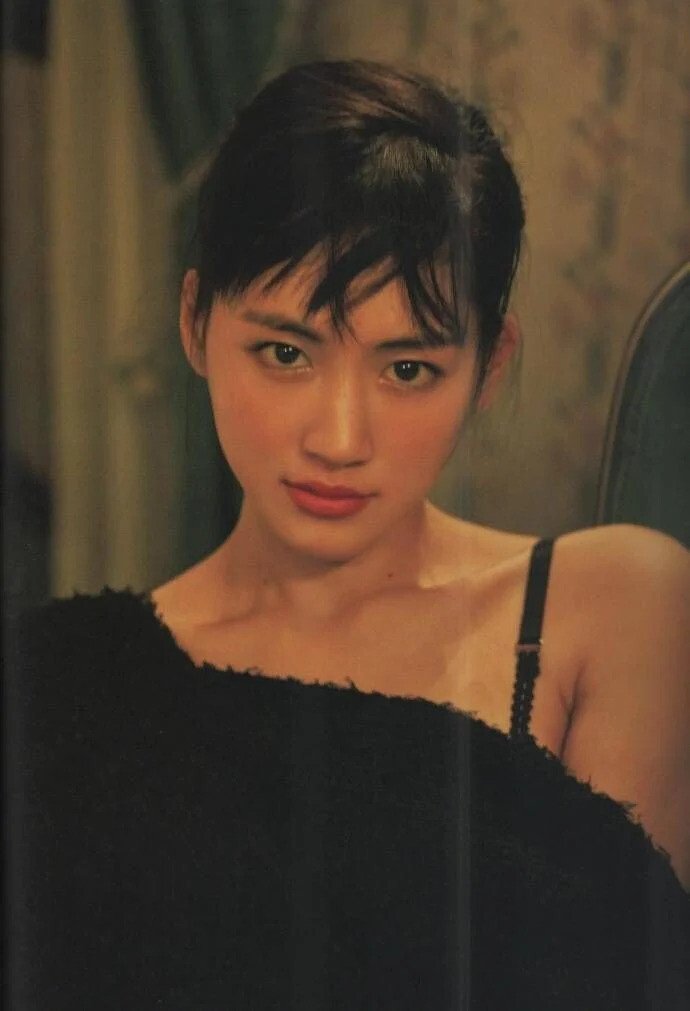 A Japanese actress with a surprisingly glamorous figure.