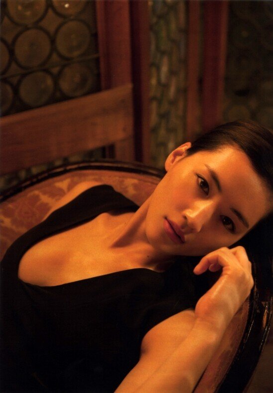 A Japanese actress with a surprisingly glamorous figure.