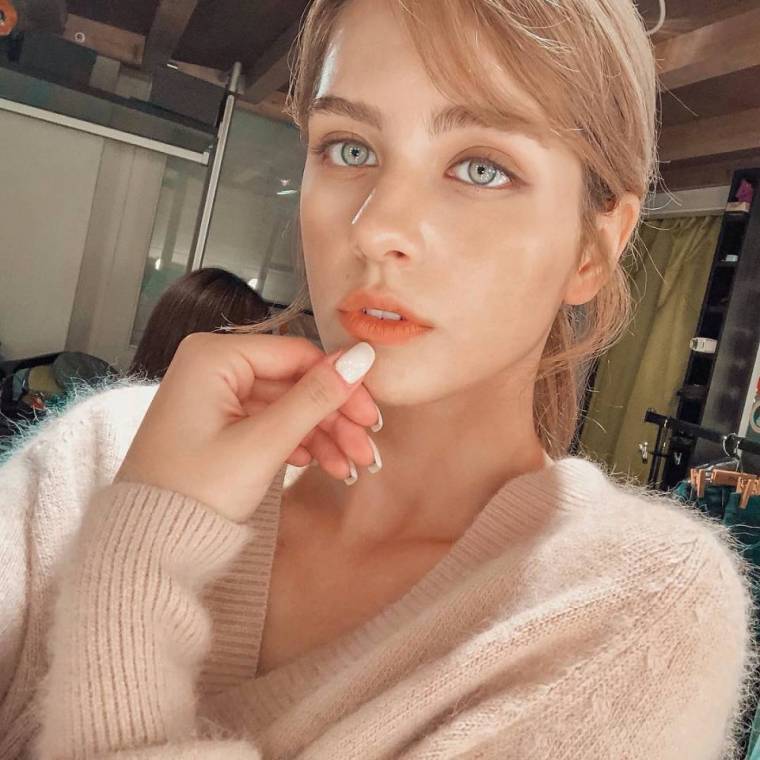 Russian girl Elmira Akmedova