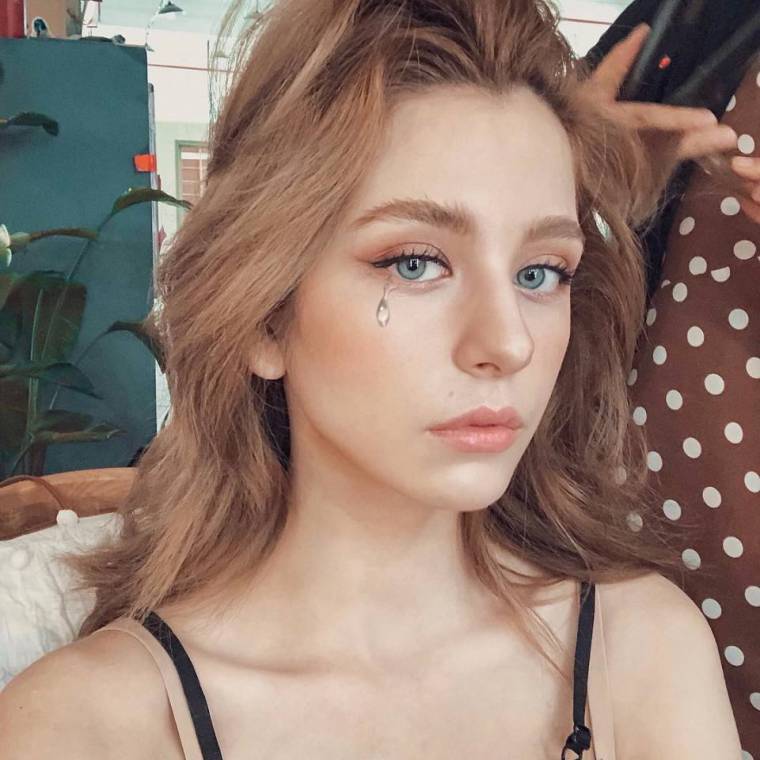 Russian girl Elmira Akmedova