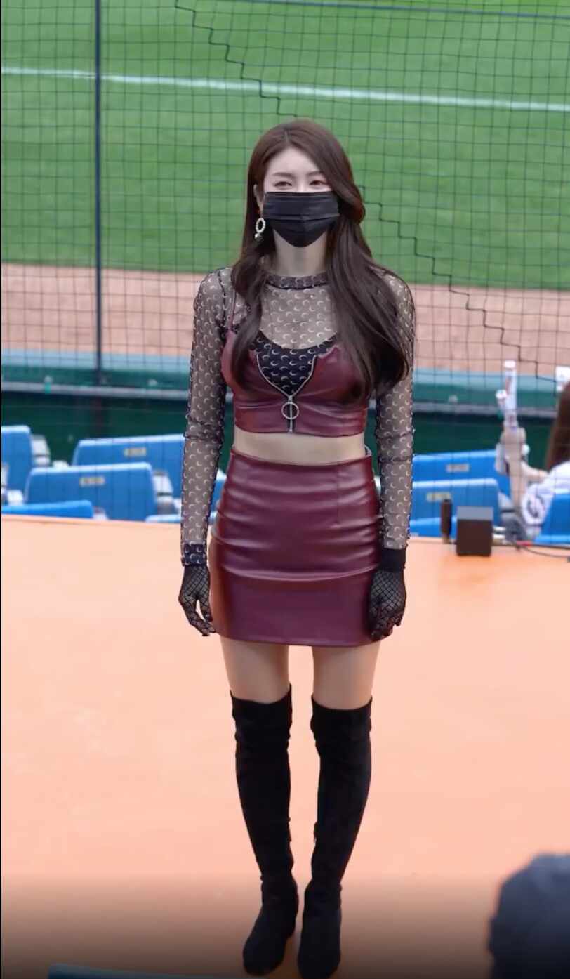 Cheerleader Kim Yeon-jung Special Outfit