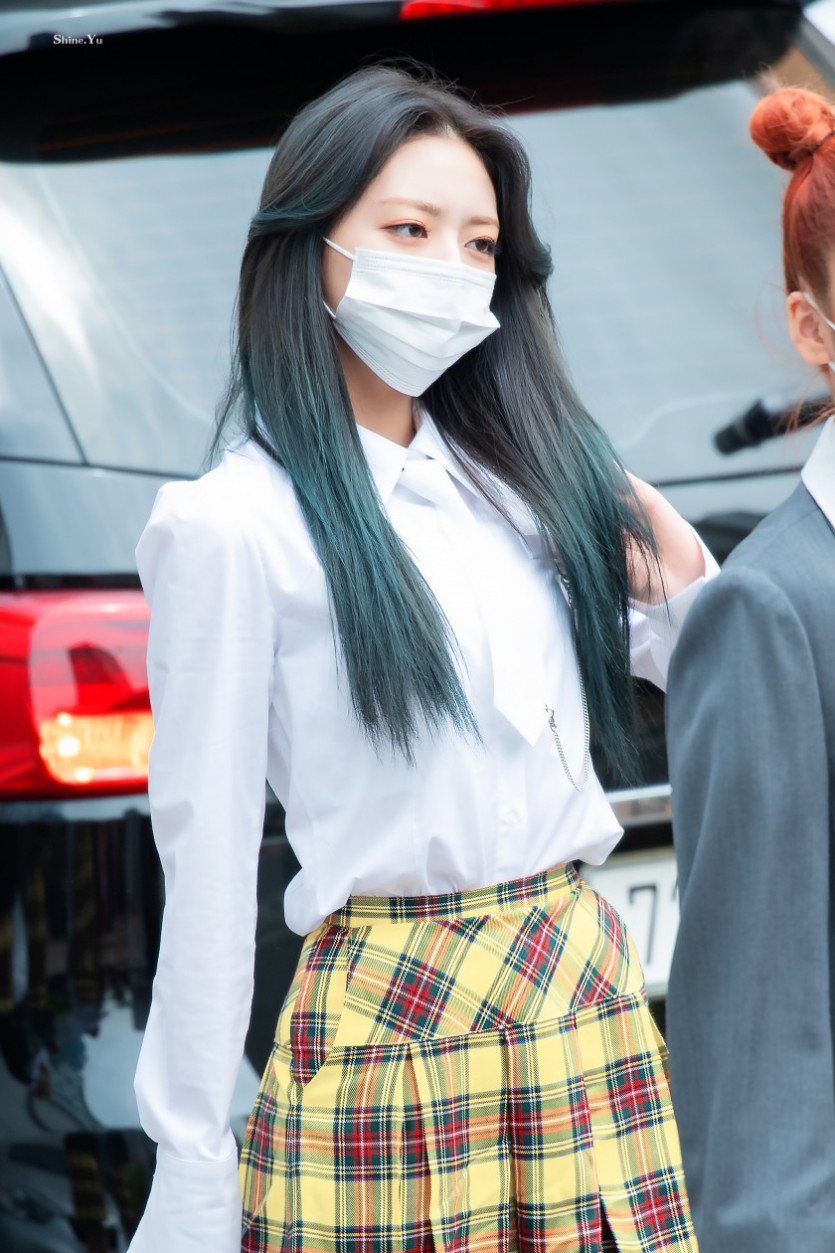 On my way to work, ITZY Yuna's beauty level