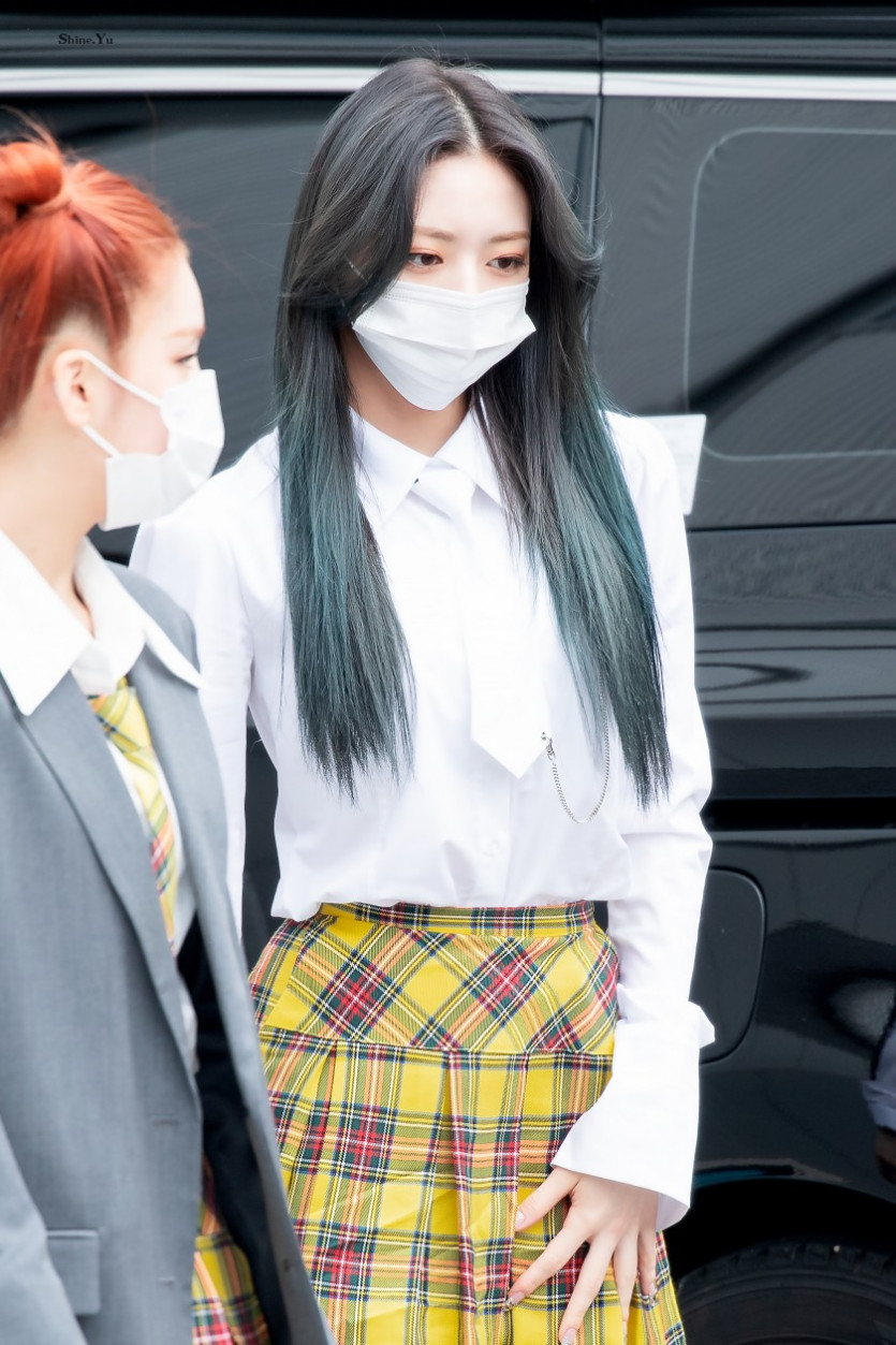 On my way to work, ITZY Yuna's beauty level