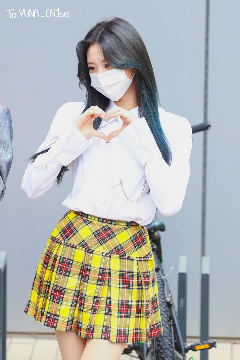 On my way to work, ITZY Yuna's beauty level