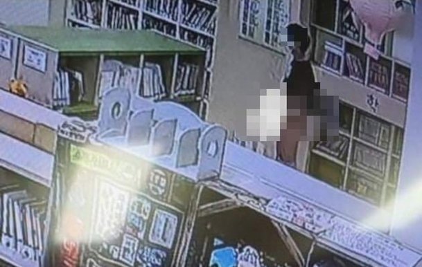 Teenage presumptive female, ''obscene behavior'' while looking at a girl in Cheonan apartment library