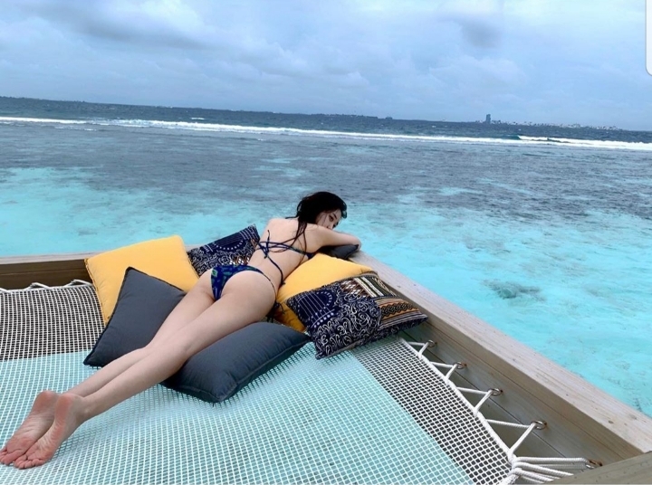 Shin Jae-eun's bikini on her honeymoon to the Maldives.