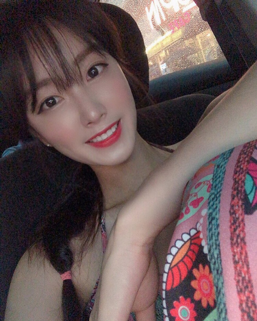 In the car of Ahn Ji-hyun's cheerleader,