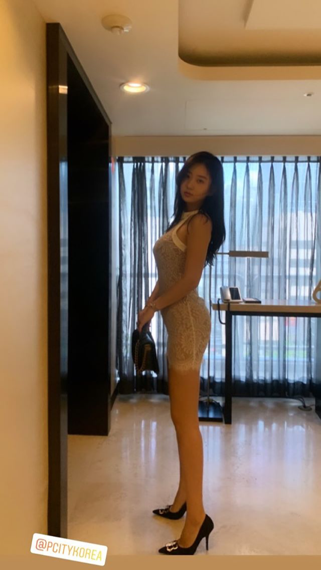 Shin Jae-eun without a bikini