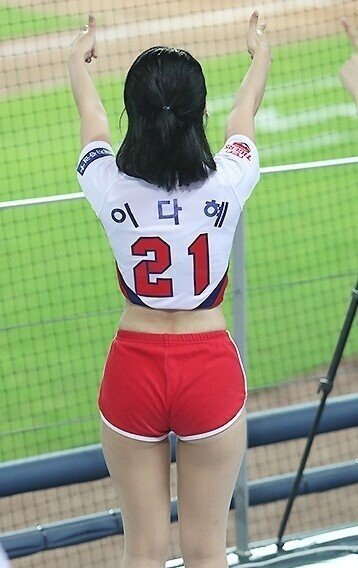 하체운동 열심히 한다는 치어리더