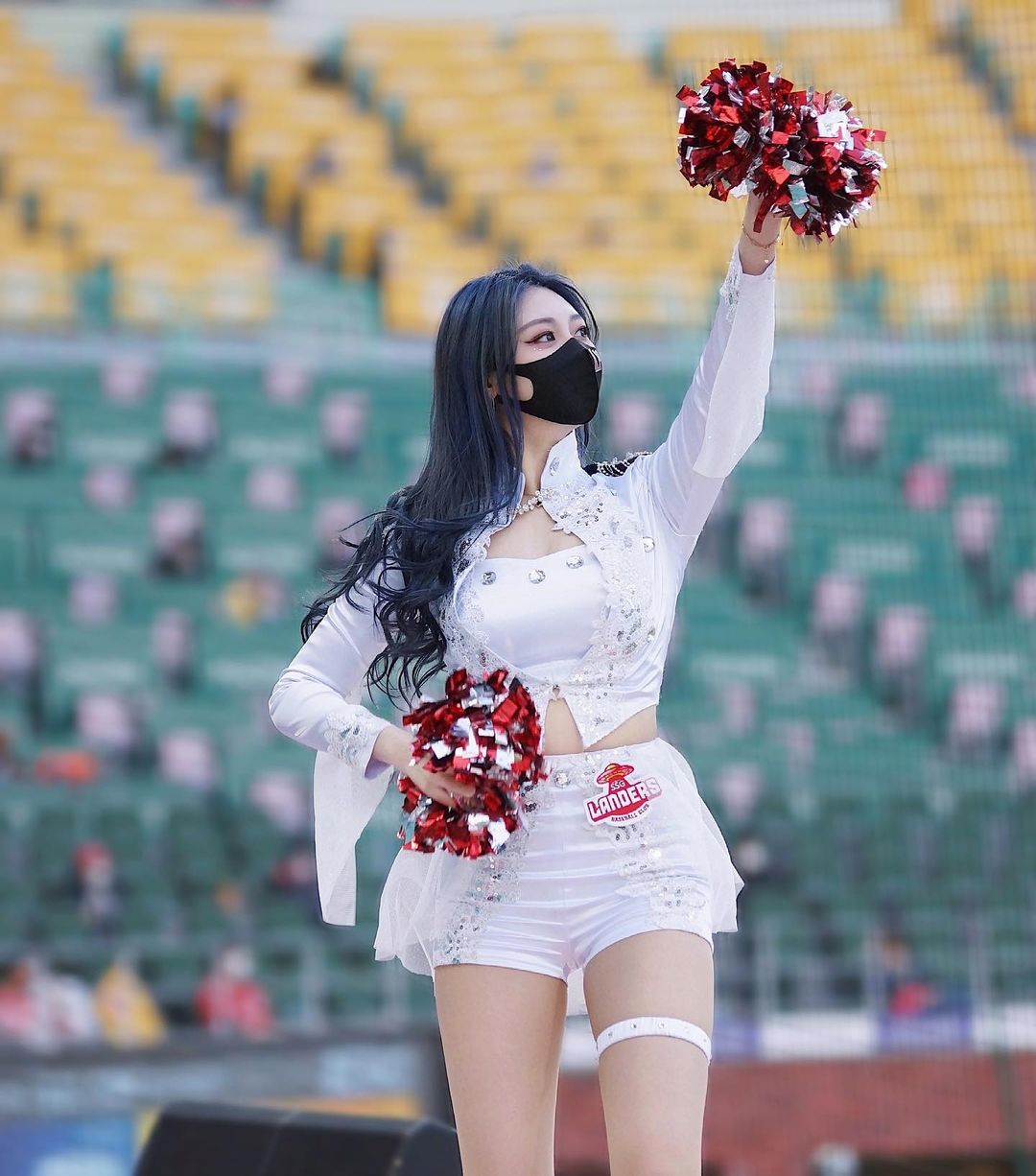 Park Hyun-young, a cheerleader.