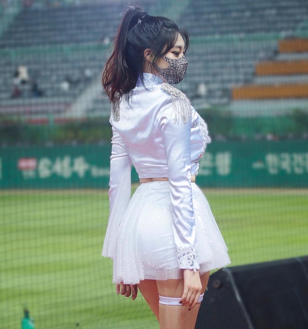 Park Hyun-young, a cheerleader.