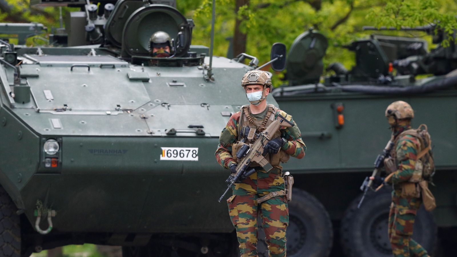 유럽 4개국 특수부대 총출동시킨 벨기에 ''무장탈영병''