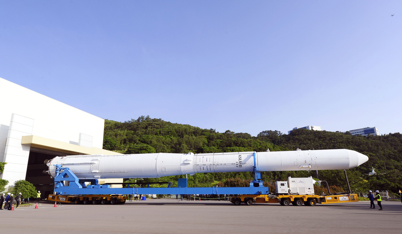 Korean launch vehicle Nuri full-body shot