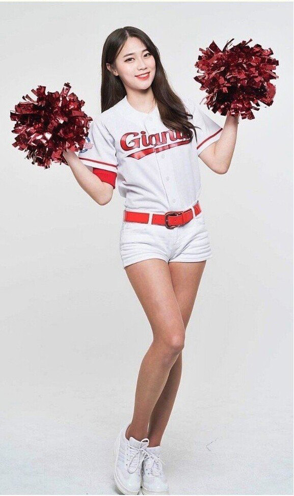 Lotte Giants Cheerleader in good shape