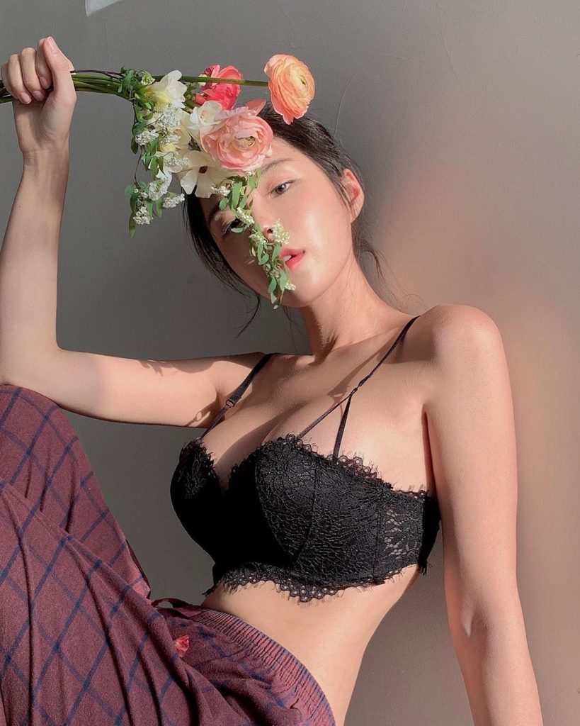 Model Kang Hye-ji