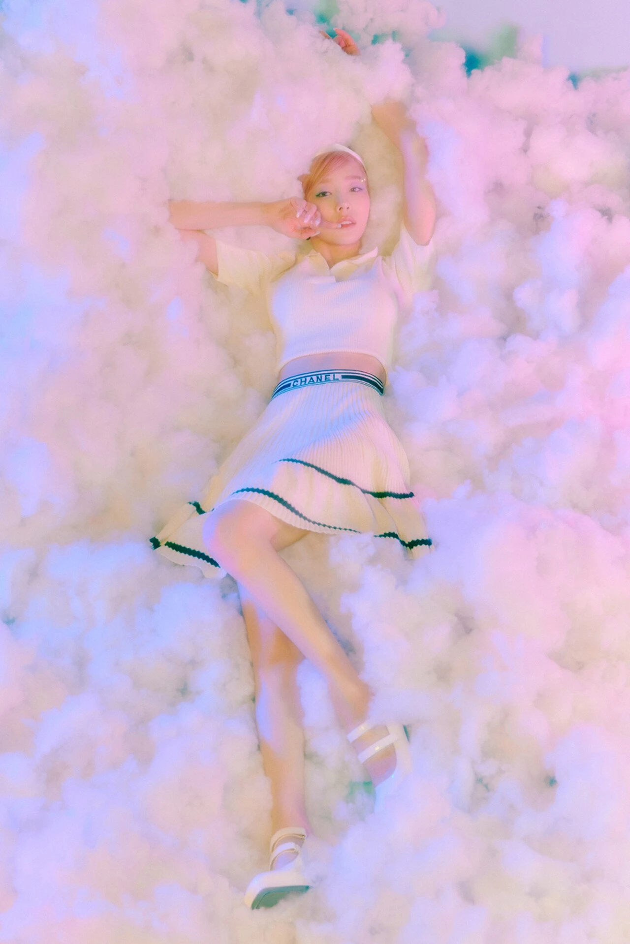 Taeyeon's fifth single ``Weekend'' teaser