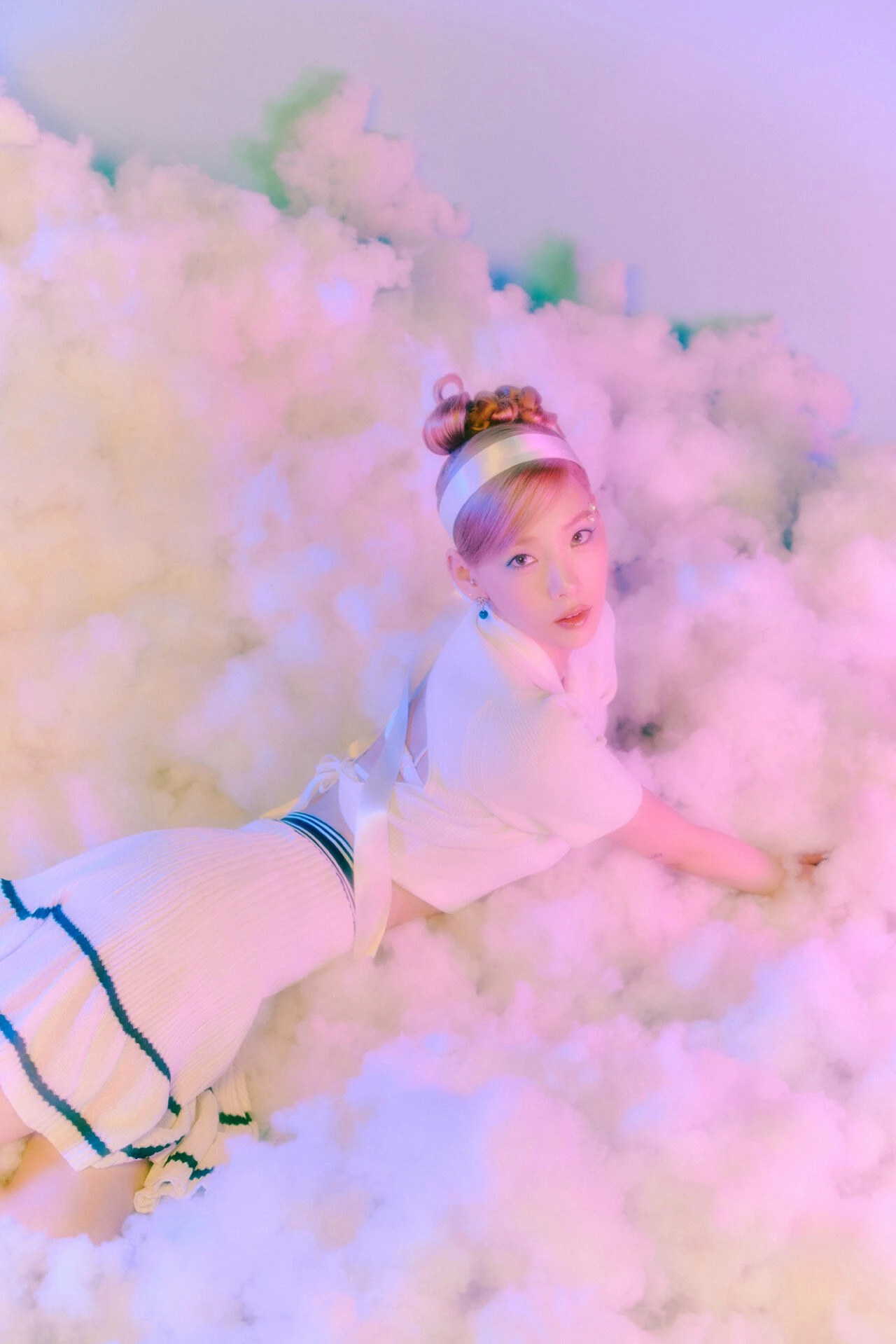 Taeyeon's fifth single ``Weekend'' teaser