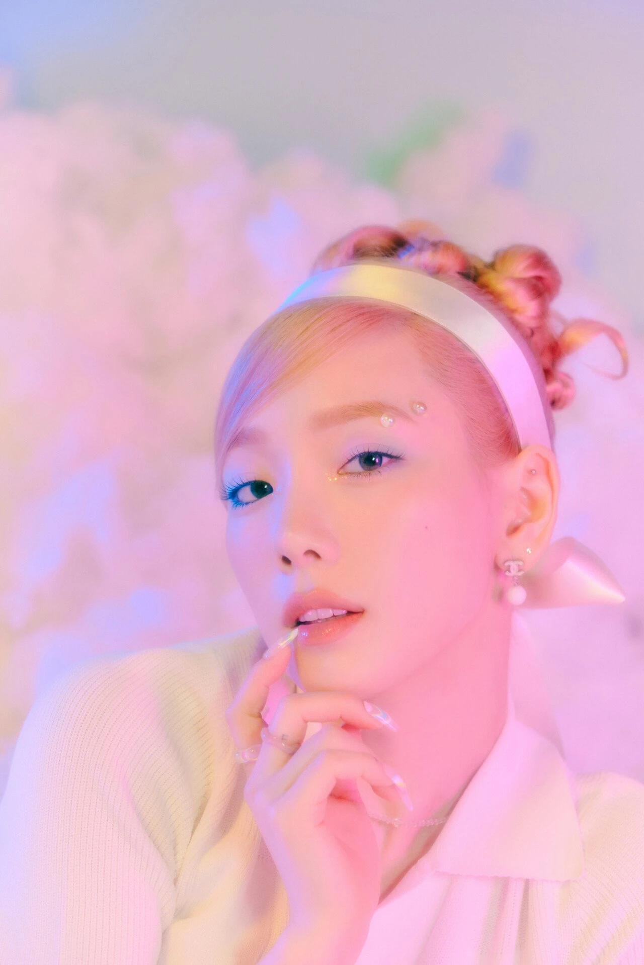 Taeyeon's fifth single ``Weekend'' teaser