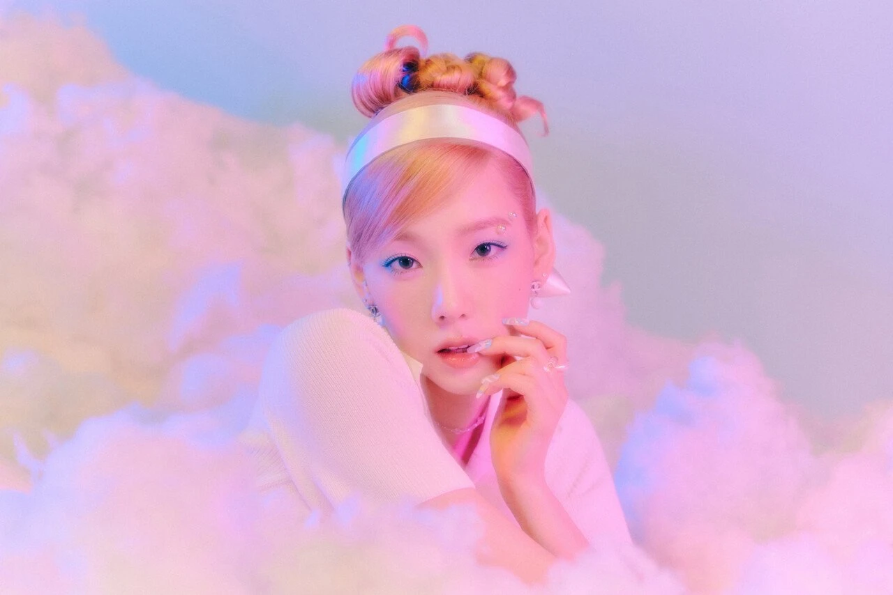 Taeyeon's fifth single ``Weekend'' teaser