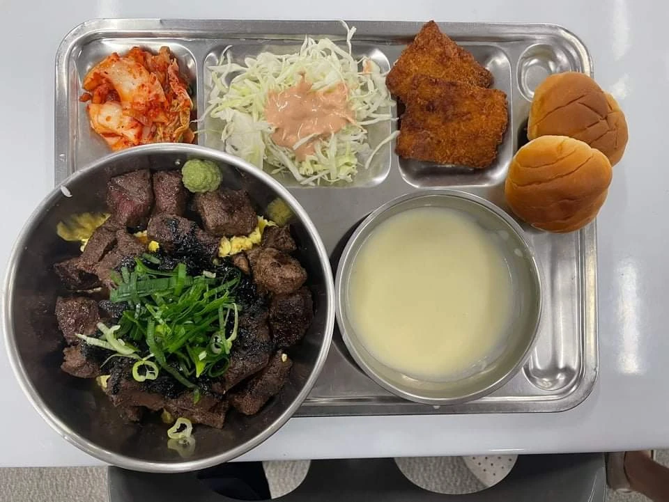 이번에 터져버린 해군 식단.jpg