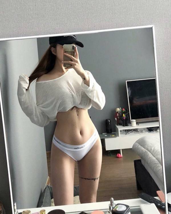 Taiwan's Instagram girl with a nice body.