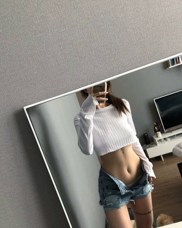 Taiwan's Instagram girl with a nice body.
