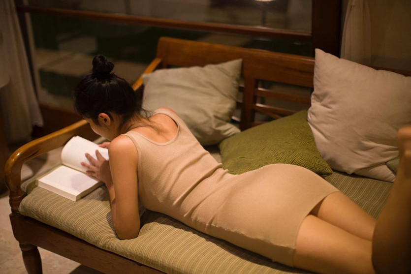 Lee Hee-eun, the president who reads books lying down.