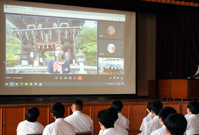 Japanese schools canceled school trips conduct online school trips.