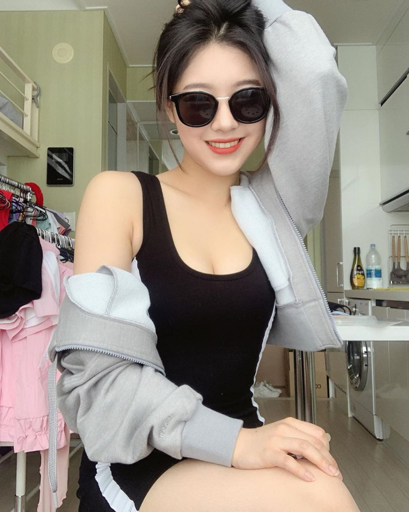 Fresh yoga teacher Hyuna