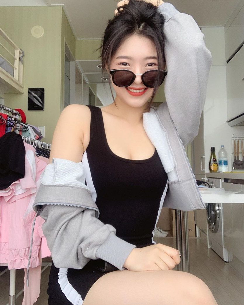 Fresh yoga teacher Hyuna