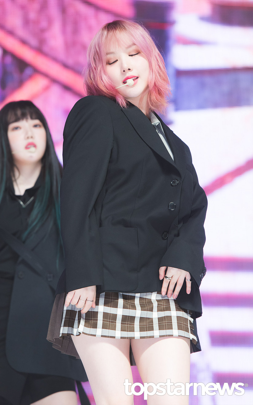 Checkered skirt GFRIEND Eunha