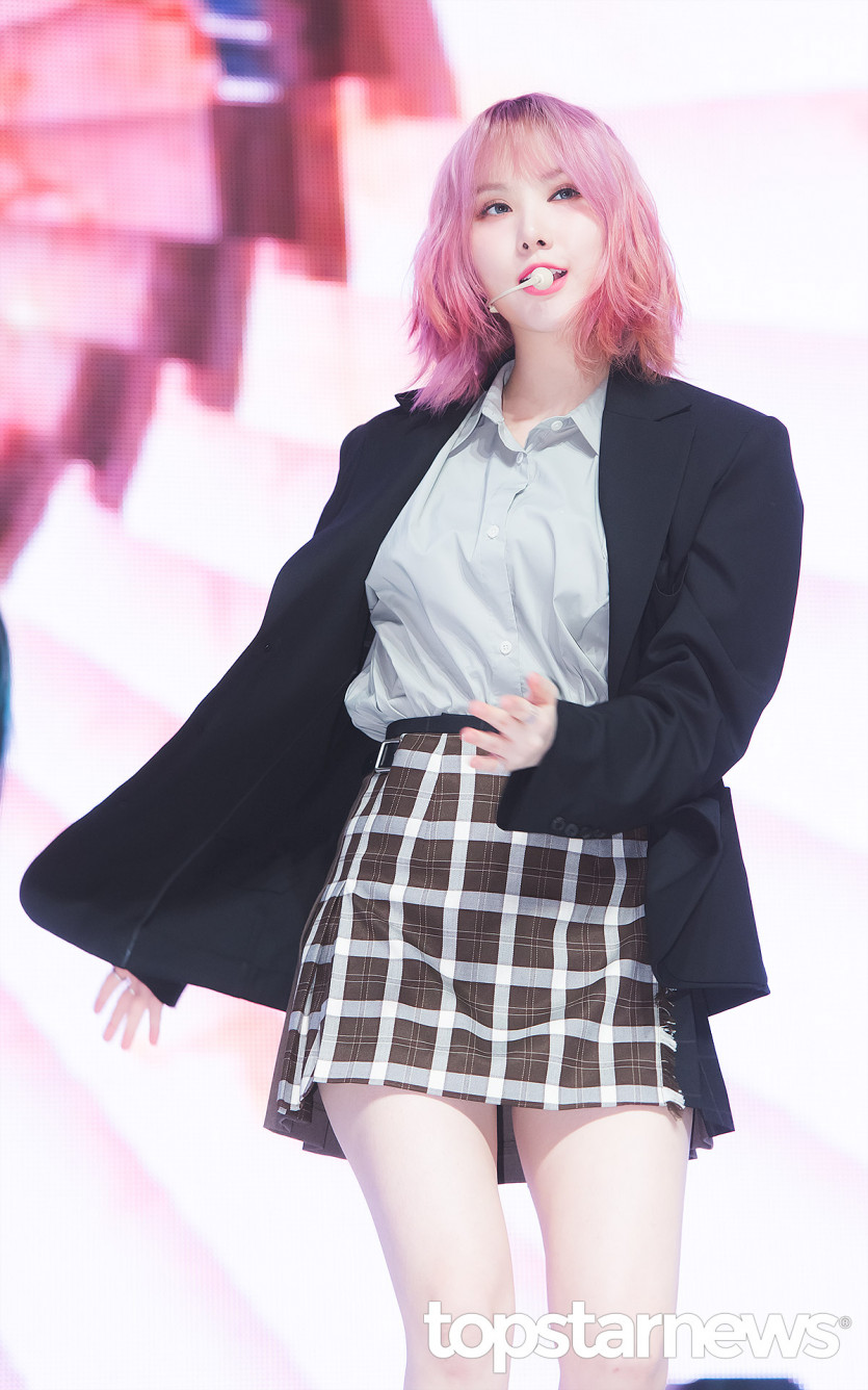 Checkered skirt GFRIEND Eunha