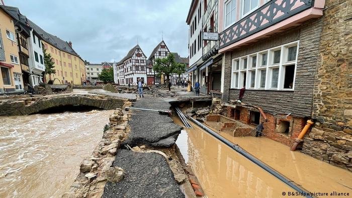 Foreign media photos of flood damage in western Germany