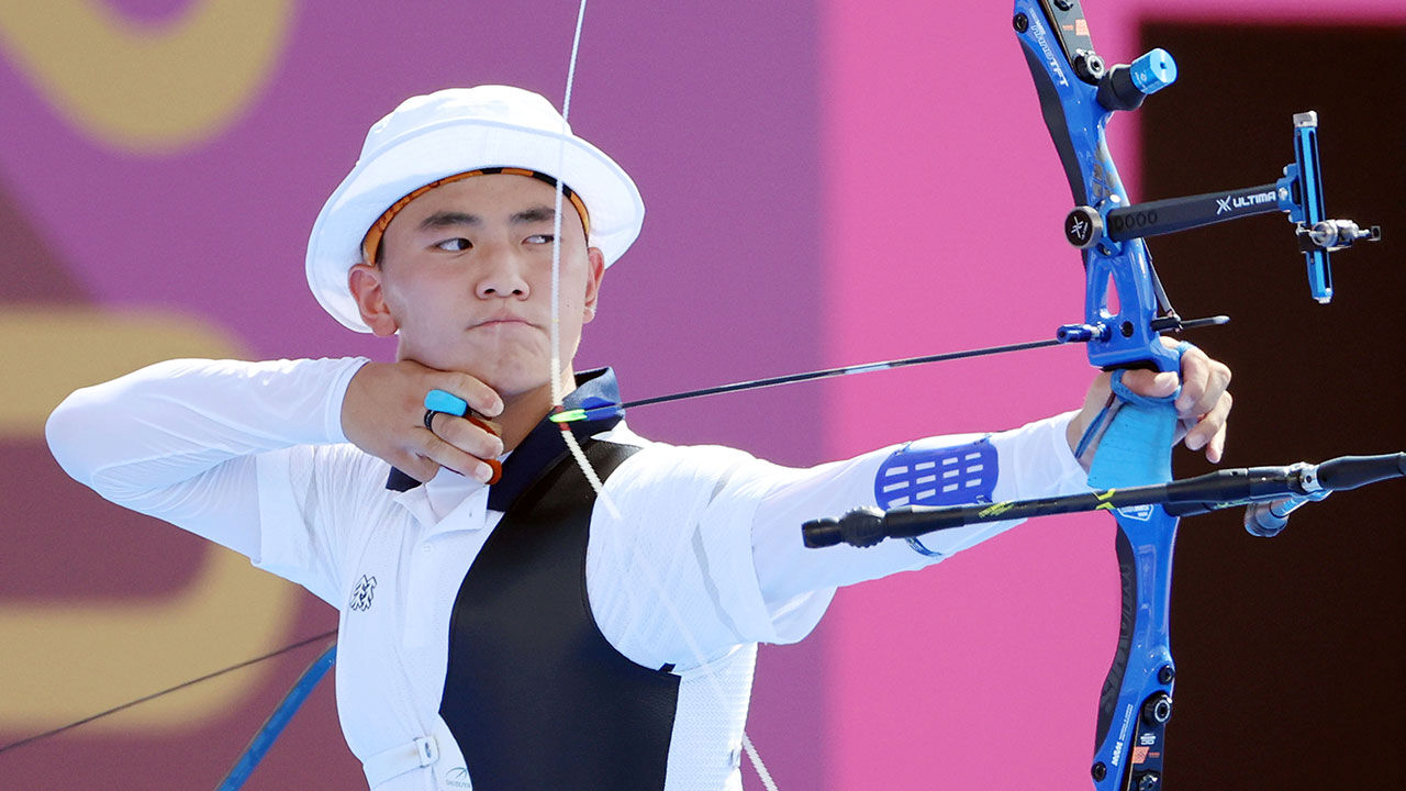 Archery gold medalist Kim Je-deok said, "Messie doesn't eat mint chocolate than Ronaldo."