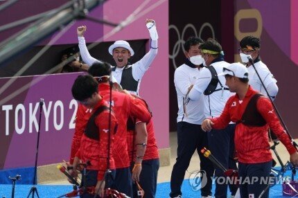 Kim Jedeok's ceremony after beating Japan.